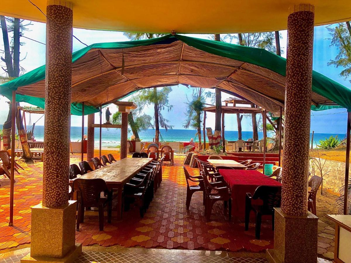 Sam & San Beach Resort Vengurla Exterior foto